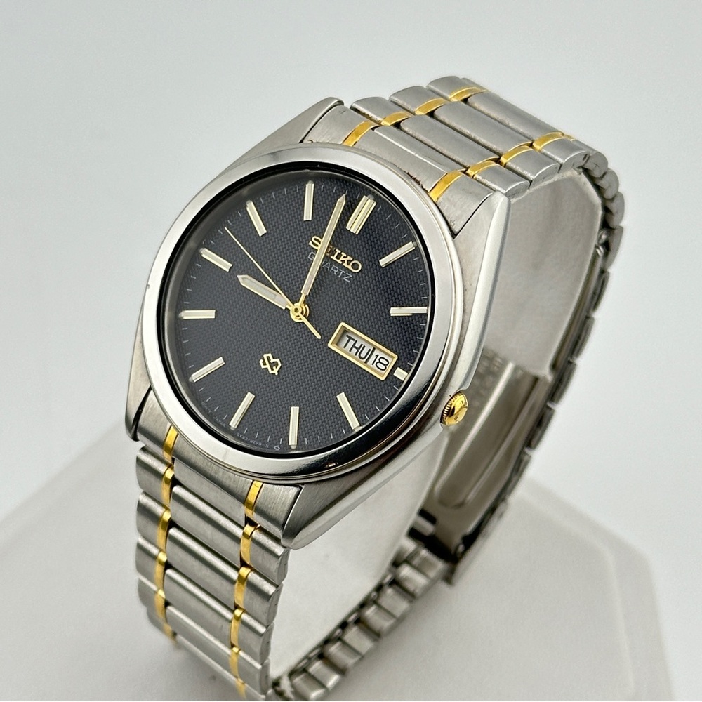 Vintage Seiko SQ Two tone Stainless Steel 36mm Men’s Quartz Watch c. Feb 1991